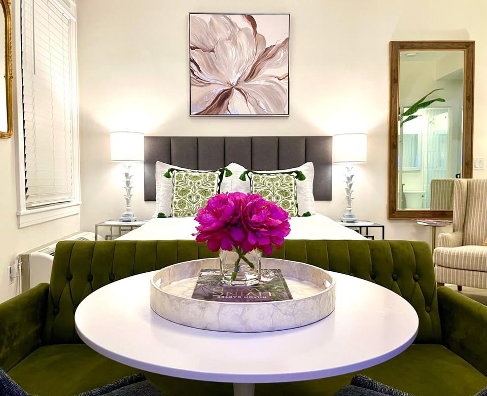 Living room, Decorative detail, Seating area