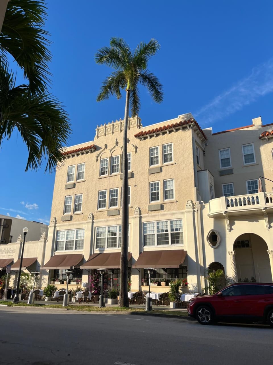 Property building, Restaurant/places to eat, Restaurant/places to eat, Day, On site, Street view, Meals, Dinner, Location