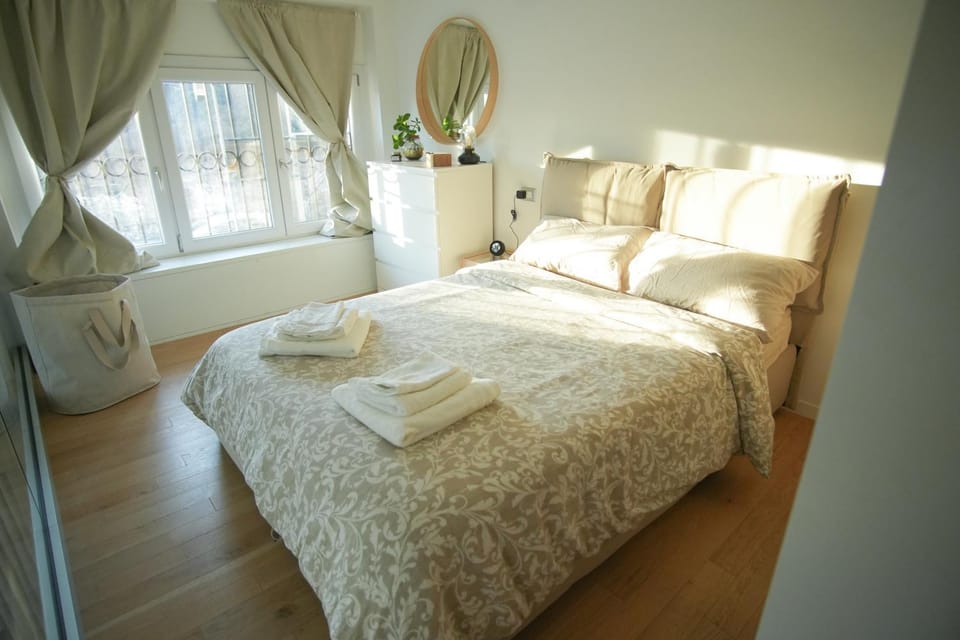 Bed, Photo of the whole room, Bedroom, towels