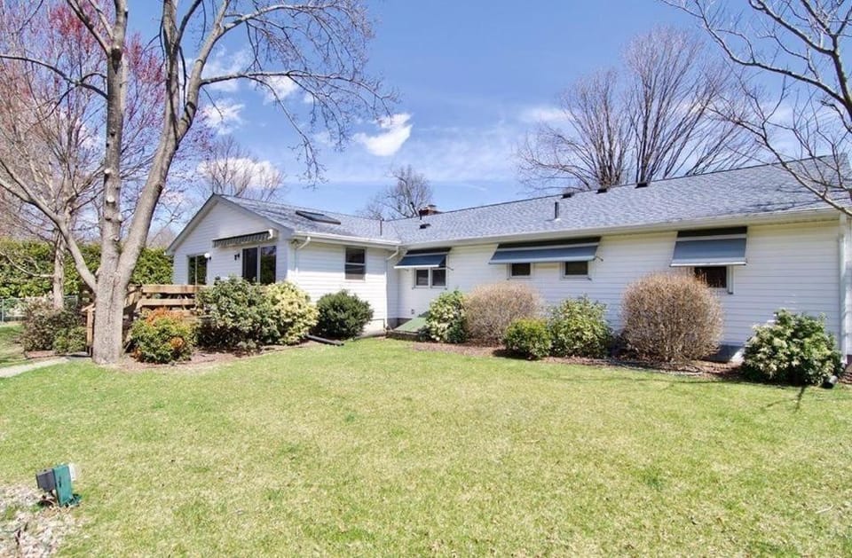 cozy 5bd single -family home in Longmeadow House in Connecticut
