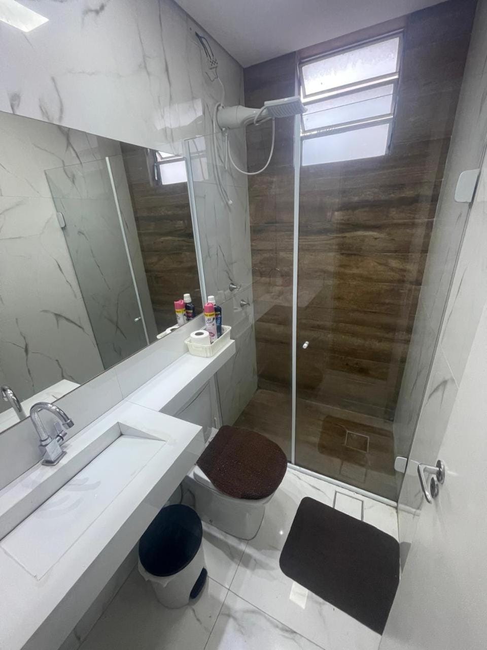 Shower, Toilet, Bathroom, towels