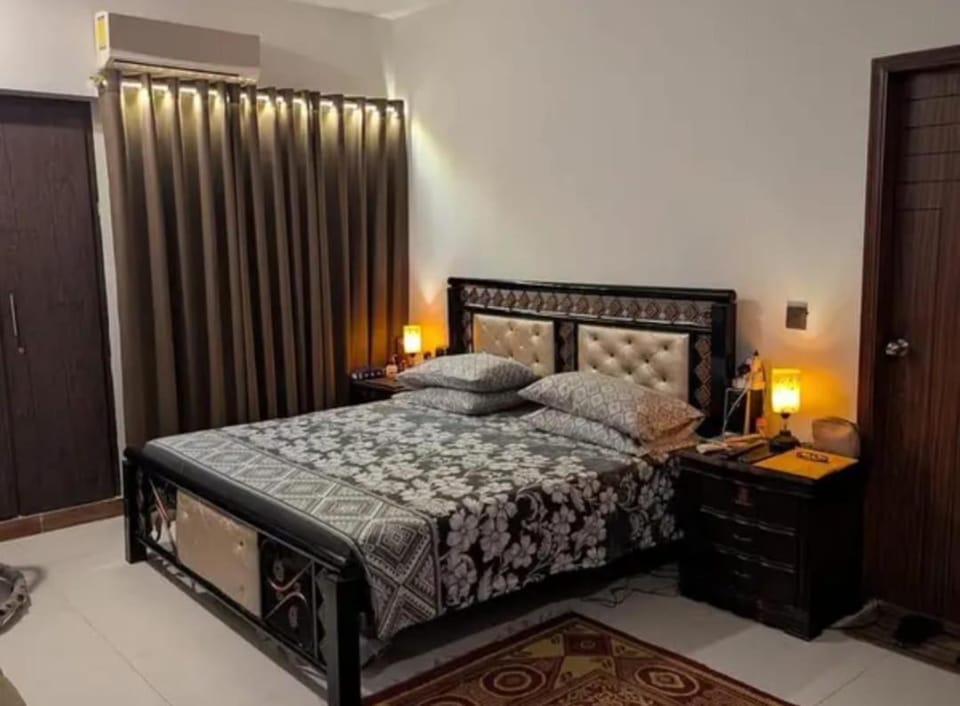 Fully furnished paying guest accommodation Apartment in Karachi