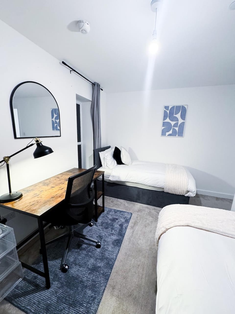 Rochester Gem, Balcony, FREE Parking and 2 mins walk to Station Apartment in Rochester