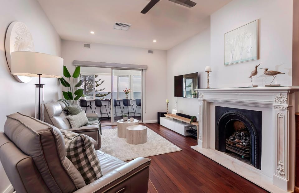 Wave Breaker - Beach Front 3B,1B Apartment in Adelaide