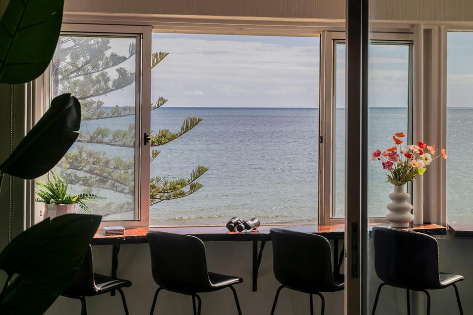 Wave Breaker - Beach Front 3B,1B Apartment in Adelaide