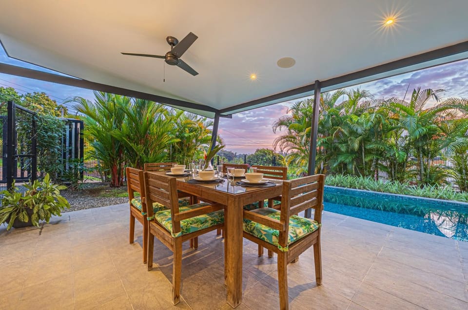 Dining area, Pool view, Swimming pool