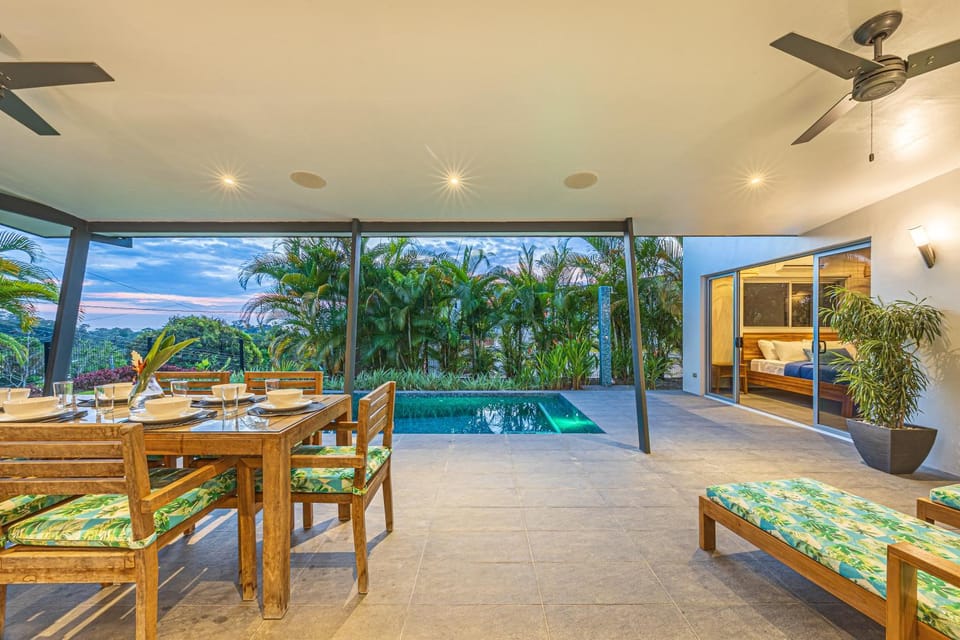 Dining area, Swimming pool