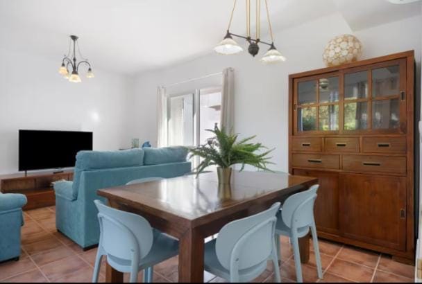Communal lounge/ TV room, TV and multimedia, Living room, Seating area, Dining area, Evening entertainment