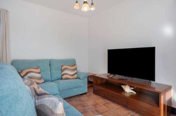 Communal lounge/ TV room, TV and multimedia, Living room, Seating area, Evening entertainment