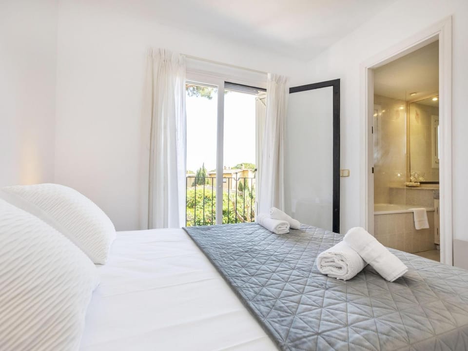 Casa acogedora con jardín privado, cerca de la playa, 3 pisos, garaje y capacidad para 7 personas - HISP-233-554 House in Llafranc