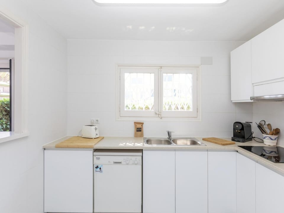Casa acogedora con jardín privado, cerca de la playa, 3 pisos, garaje y capacidad para 7 personas - HISP-233-554 House in Llafranc