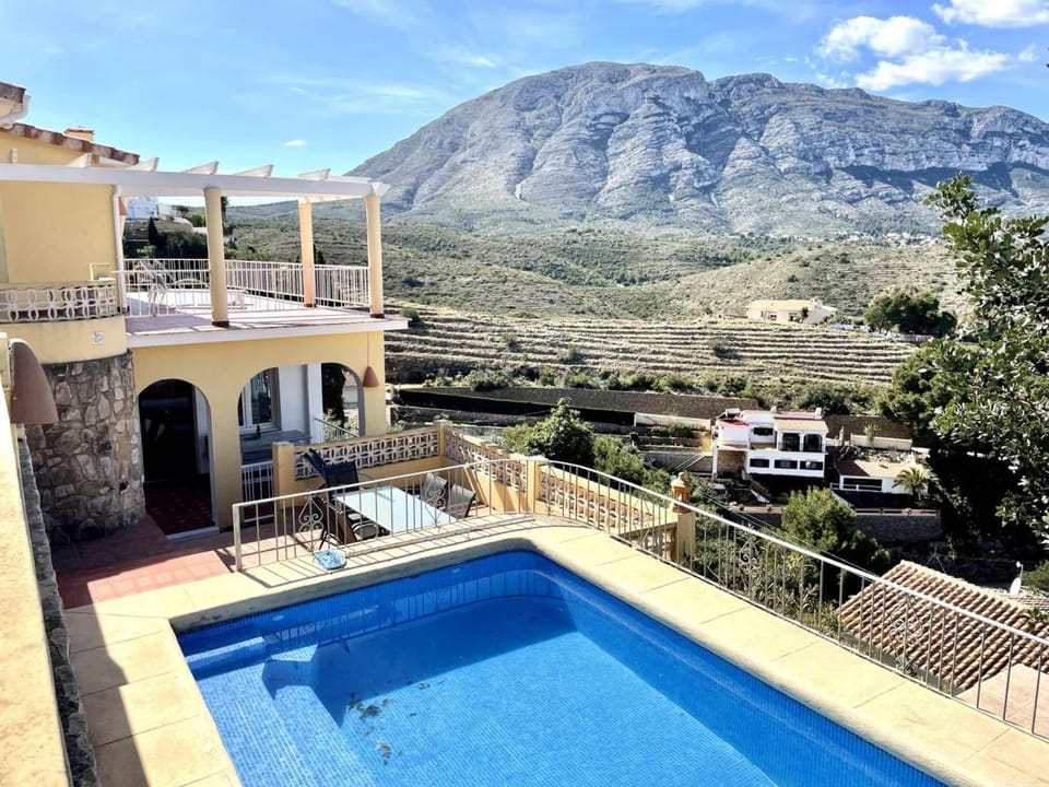 Chalet luminoso en Denia con piscina privada, Wi-Fi y parking - ES-373-20 Villa in Marina Alta