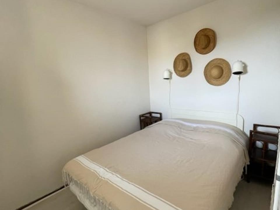 Appartement Coquet à Saint Pierre La Mer avec Piscine et Parking - FR-1-619-155 Apartment in Fleury
