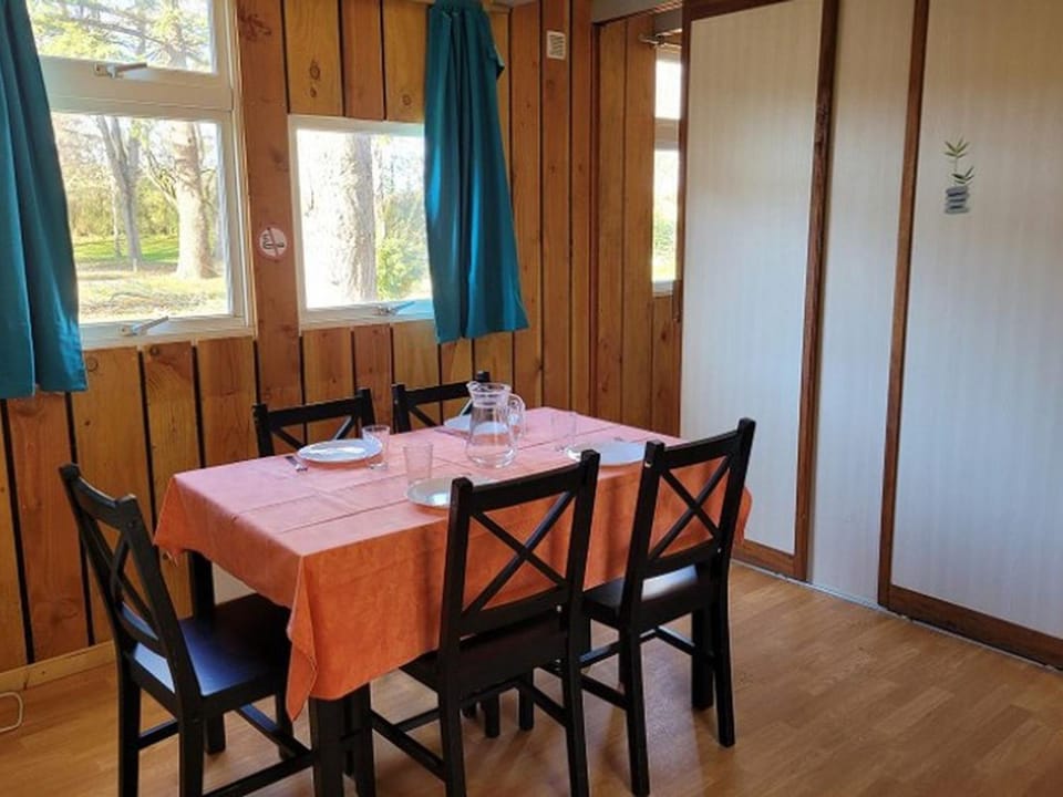Chalet 6 pers avec Terrasse & Jardin - API-1-52-1952 Campground/ 
RV Resort in Pamiers