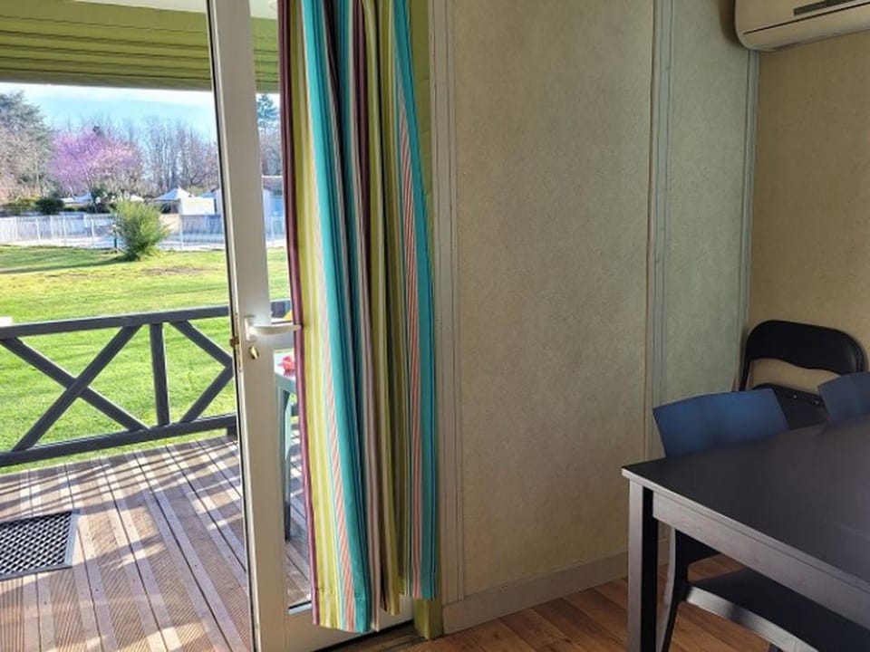 Chalet Confortable avec Terrasse - 5 pers - API-1-52-1957 Campground/ 
RV Resort in Pamiers