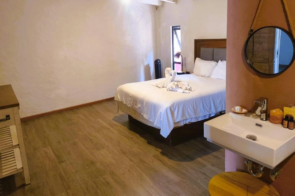 Bed, Photo of the whole room, Decorative detail, Bedroom, towels