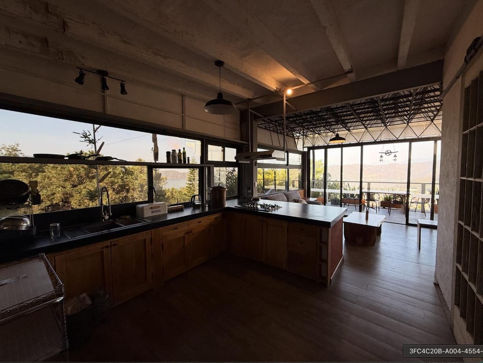 Natural landscape, View (from property/room), Kitchen or kitchenette, Photo of the whole room, Seating area, Dining area, Lake view, Landmark view, Mountain view