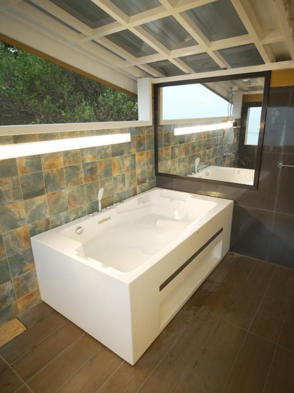Hot Tub, Public Bath
