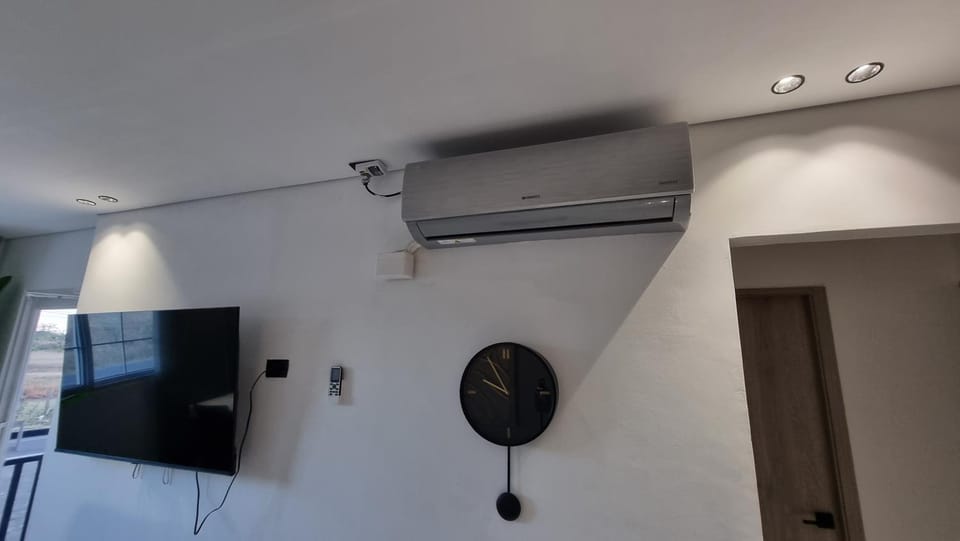 Communal lounge/ TV room, air conditioner