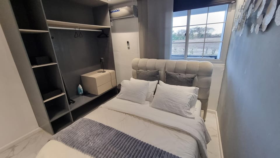 Bed, Photo of the whole room, Bedroom, wardrobe, air conditioner