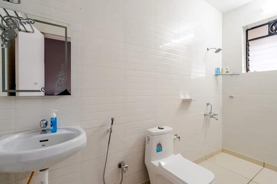 Shower, Toilet, Bathroom, towels