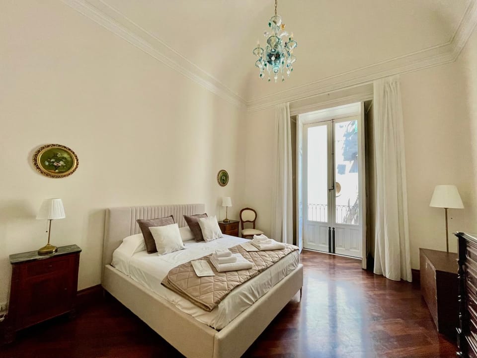 Bed, Balcony/Terrace, Photo of the whole room, Bedroom, towels