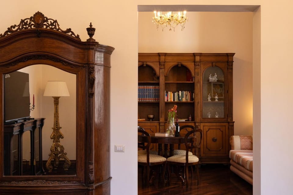 Dimora Ferrari - Grand Historic Apartment by the Cathedral Apartment in Catania