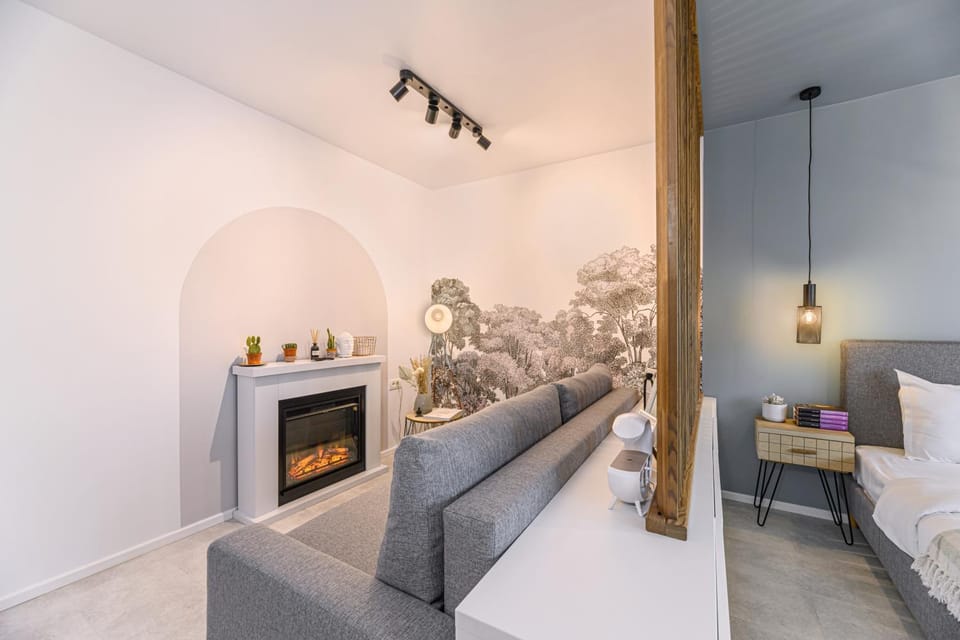Living room, Decorative detail, fireplace, fireplace, internet, internet