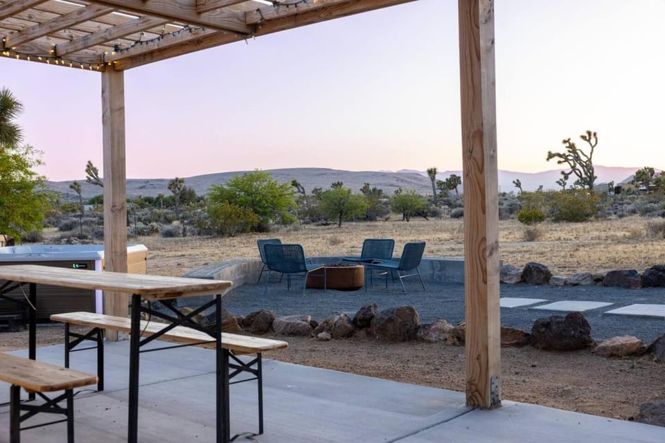 The Gypsy Lou with Stargazing - Cowboy Pool - Spa - Soaking Tub House in Yucca Valley