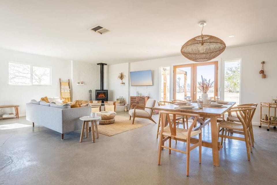 The Gypsy Lou with Stargazing - Cowboy Pool - Spa - Soaking Tub House in Yucca Valley