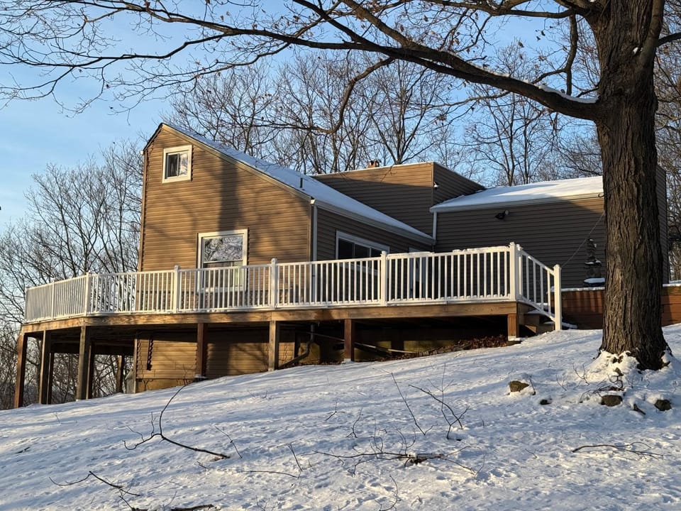Property building, Winter, Balcony/Terrace