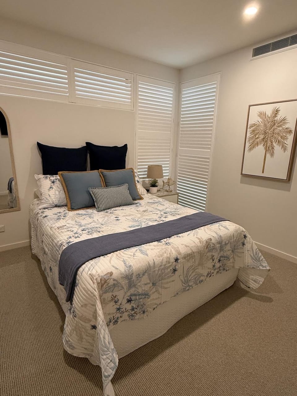 Shower, Toilet, TV and multimedia, Photo of the whole room, Bedroom, storage, air conditioner