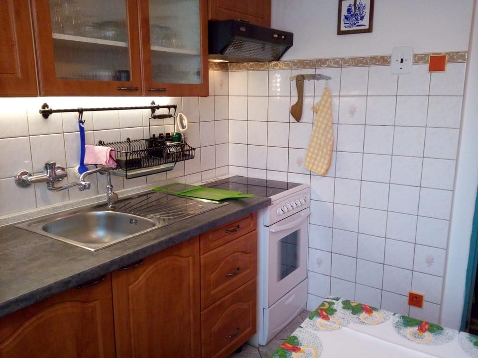 Kitchen or kitchenette, Communal kitchen