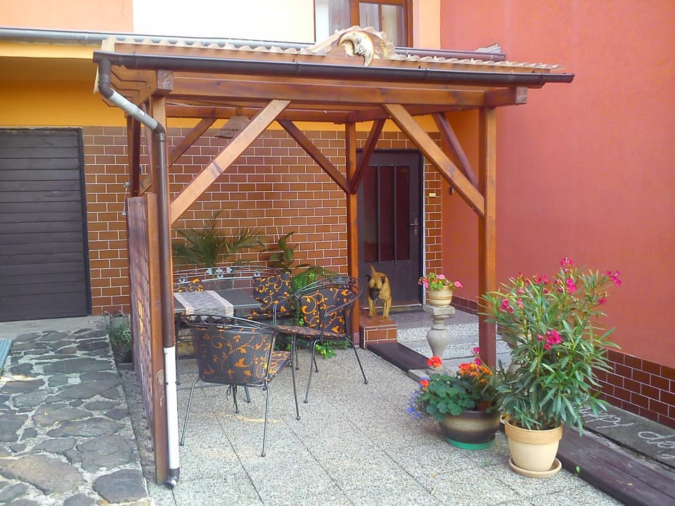 Facade/entrance, Balcony/Terrace