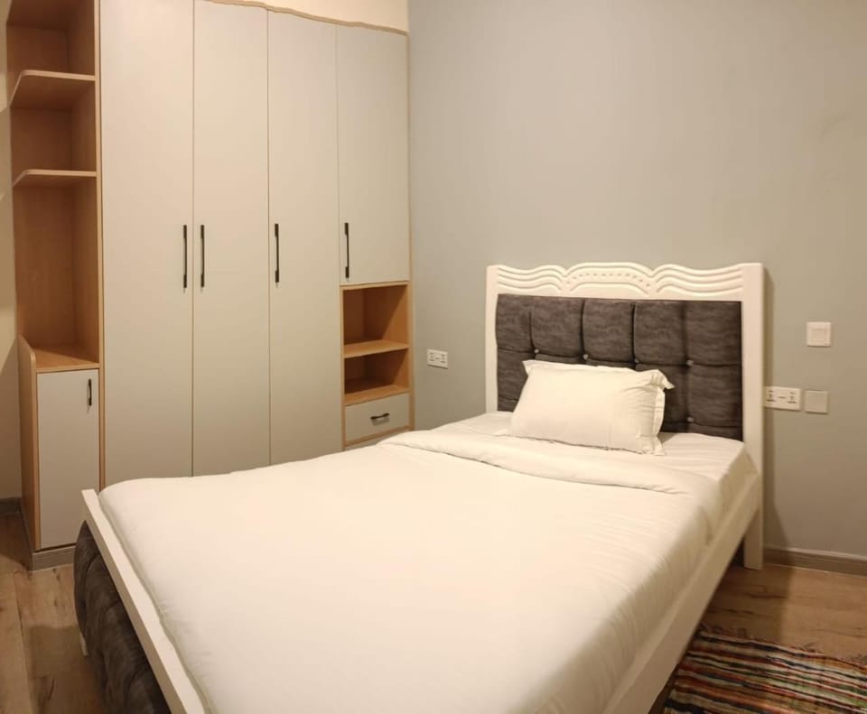 metro living retreat apartment with heated swimming pool,fully equipped gym ,ample parking space and a relaxing rooftop with breathtaking views Apartment in Nairobi