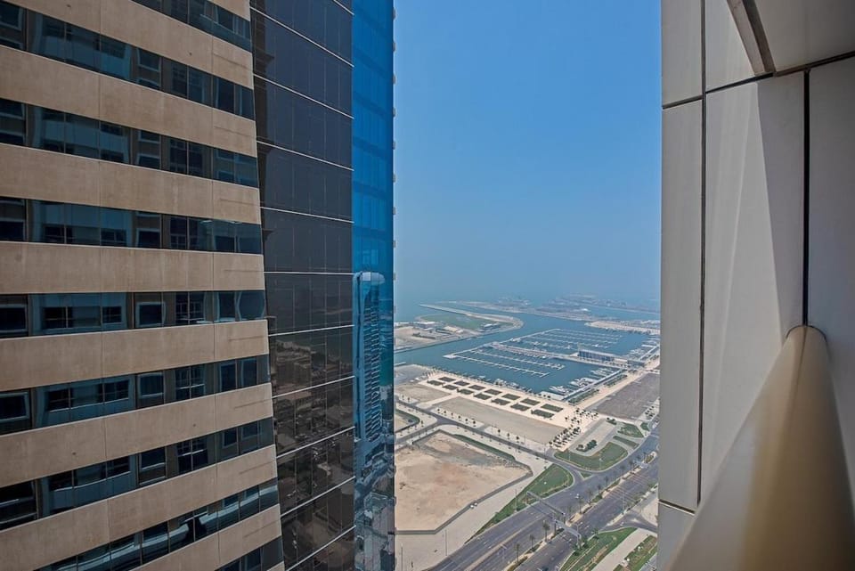Free housekeeping visits during your stay - StayShort - Modern 1BR Stay at Elite Tower Dubai Marina House in Dubai