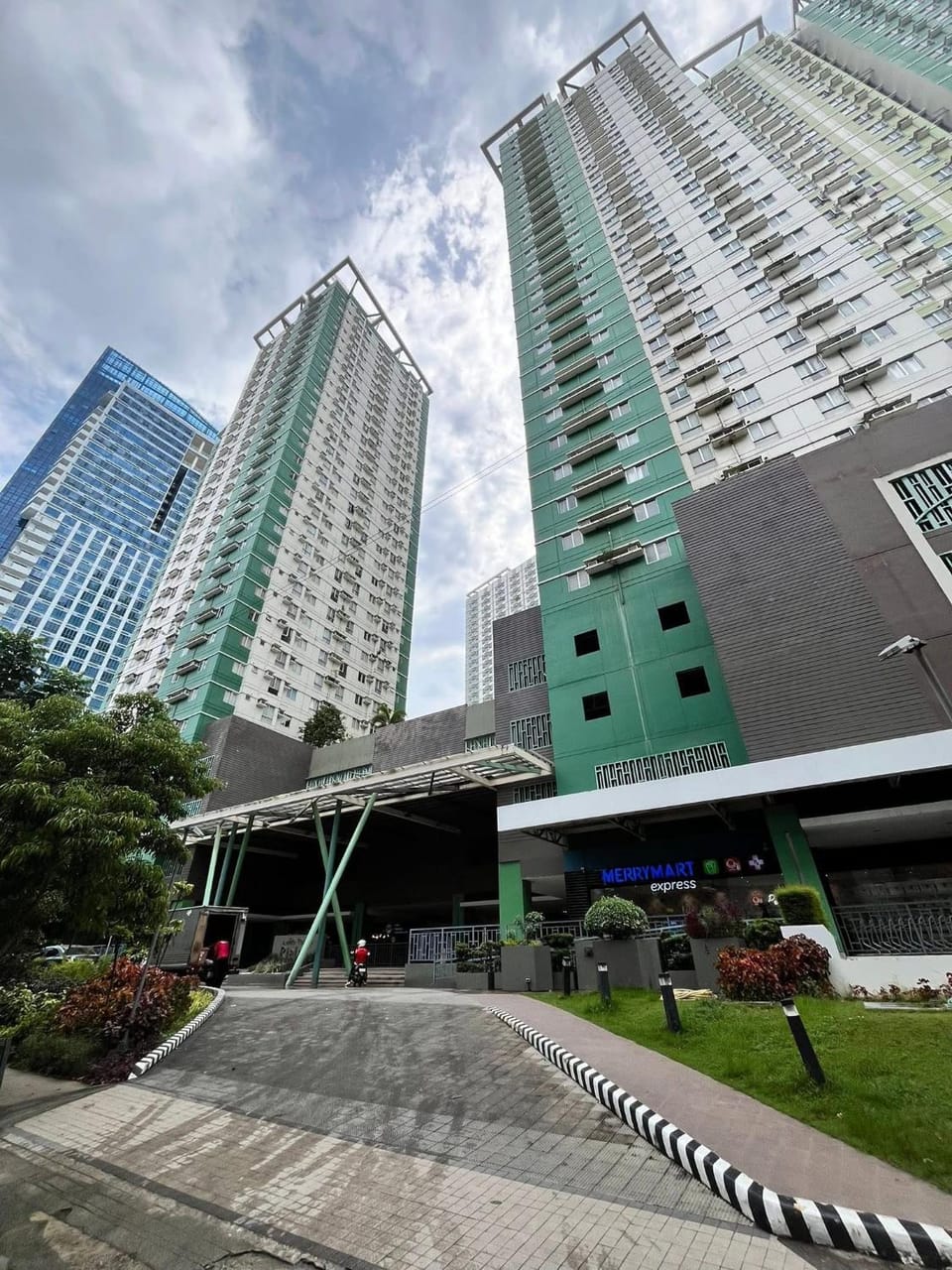 Family Room Inside IT Park Apartment in Lapu-Lapu City
