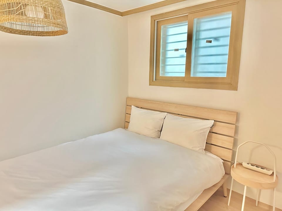CREAM CHACHA STAY 5min Flat Walk to Hongdae Station 2BR 3Beds House in Seoul