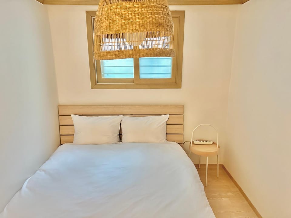 CREAM CHACHA STAY 5min Flat Walk to Hongdae Station 2BR 3Beds House in Seoul