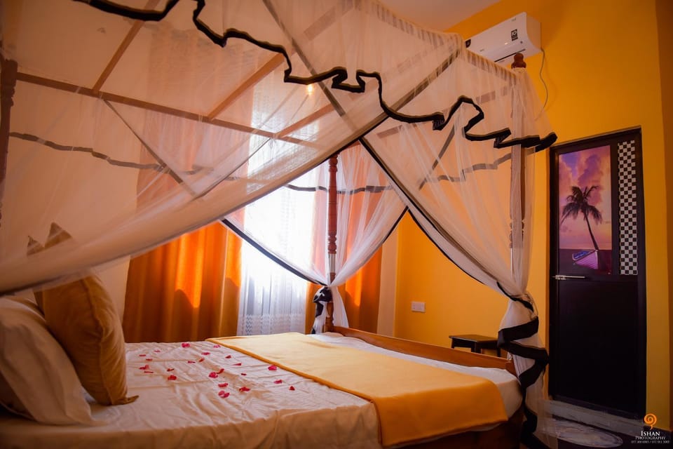 Bedroom, air conditioner
