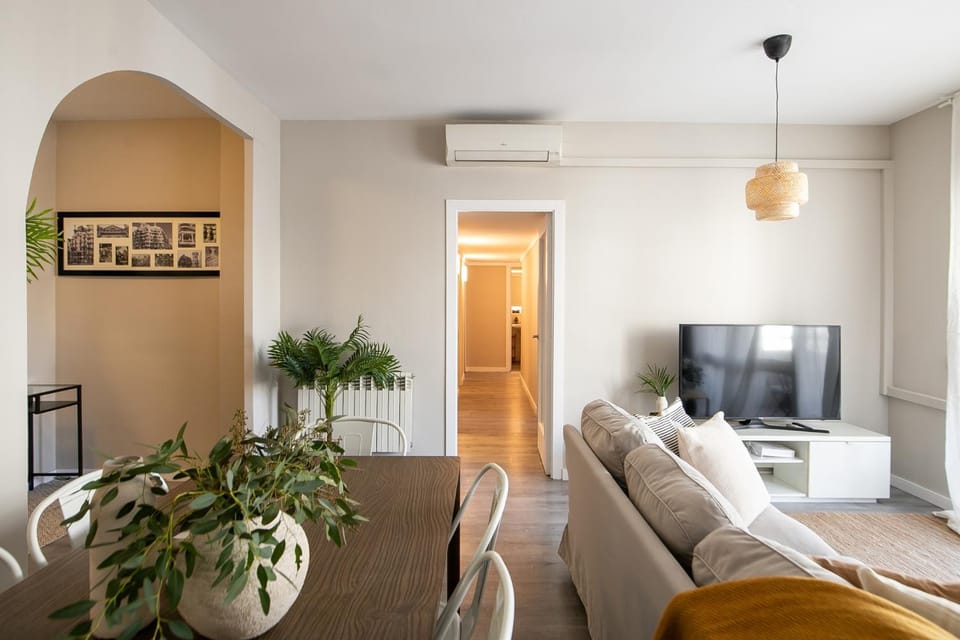 Eixample Barcelona Luxury for 8 Apartment in Barcelona