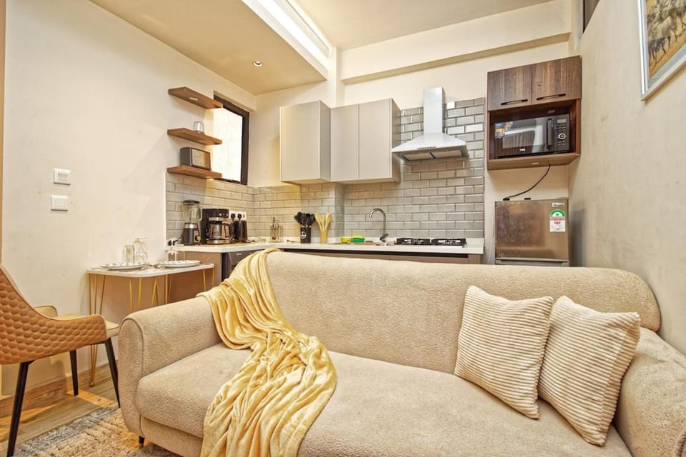 Luxury 1BDR with pool gym and Sauna near Yaya center Apartment in Nairobi