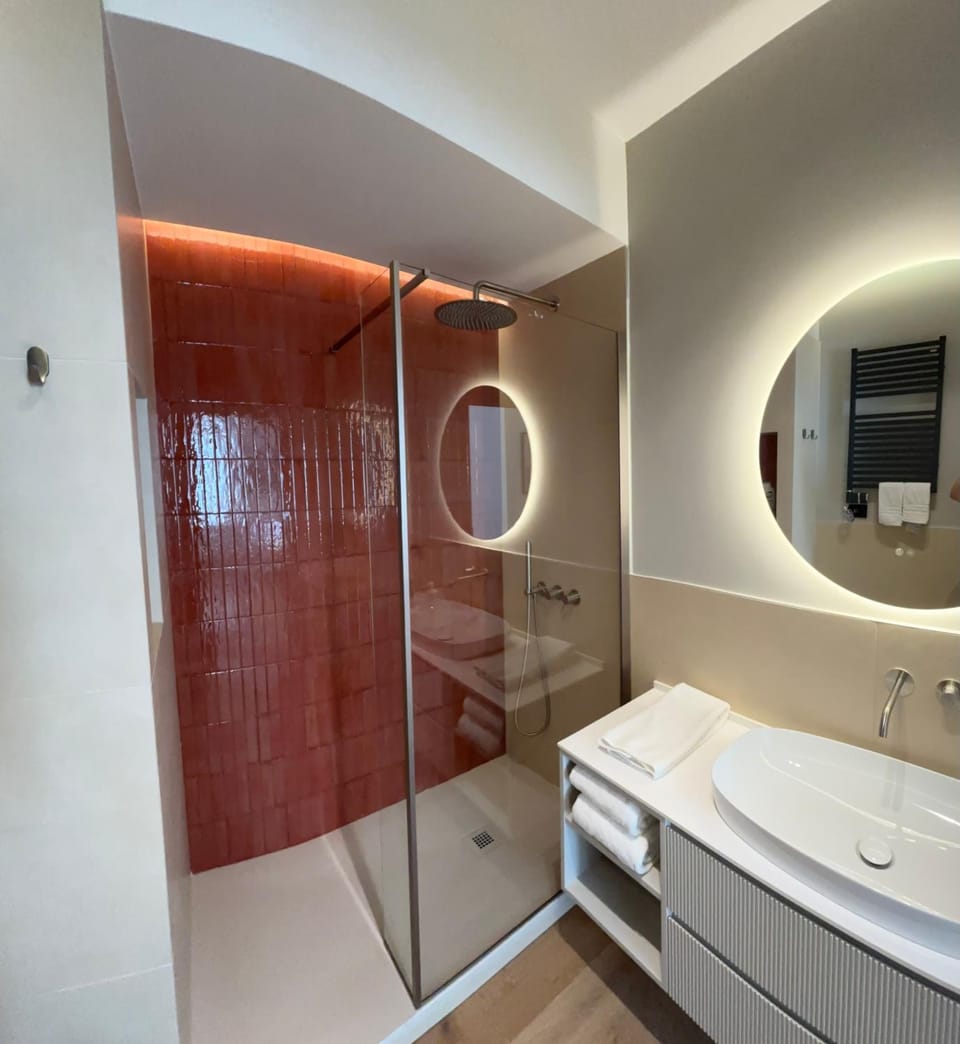 Bathroom, towels