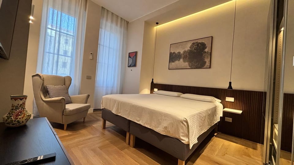 Bed, TV and multimedia, Bedroom