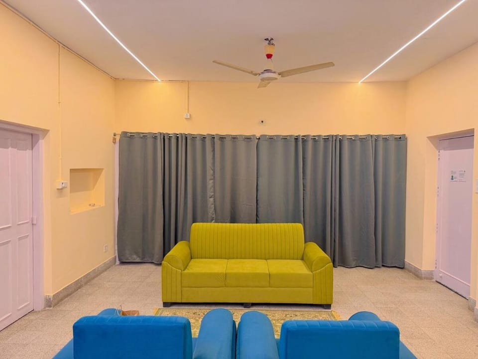 Huge Patliputra Colony Bungalow 3 & half BHK , Breakfast Villa in India