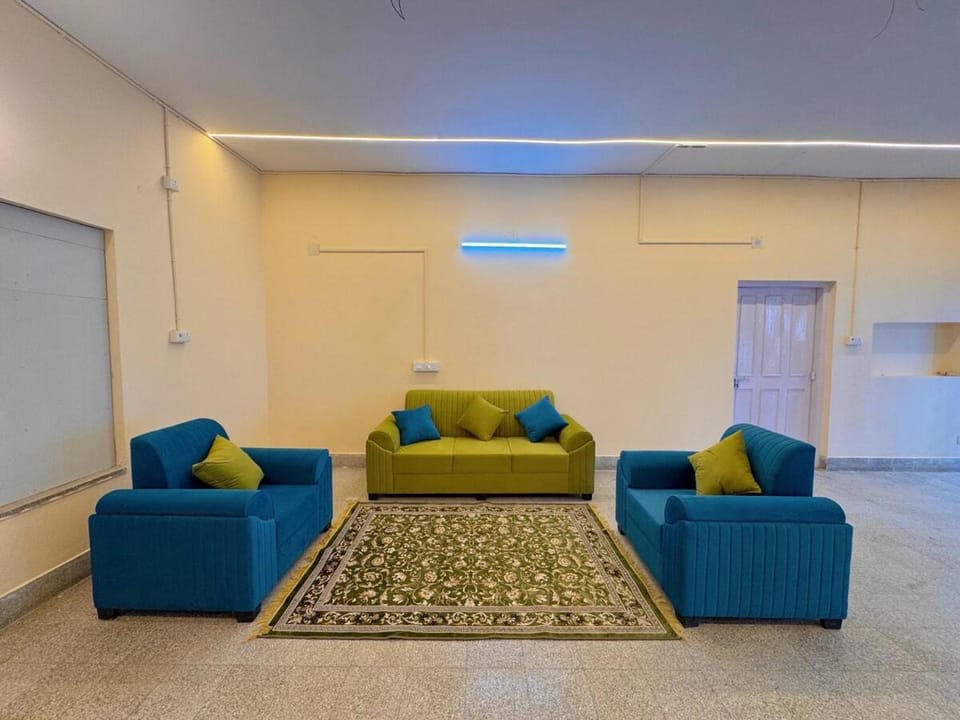 Huge Patliputra Colony Bungalow 3 & half BHK , Breakfast Villa in India
