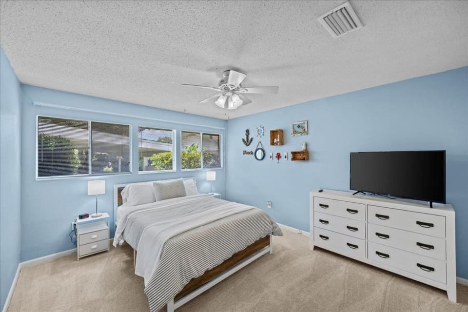 4BR Heated Pool Oasis Near Emerald Coast Beaches House in Fort Walton Beach