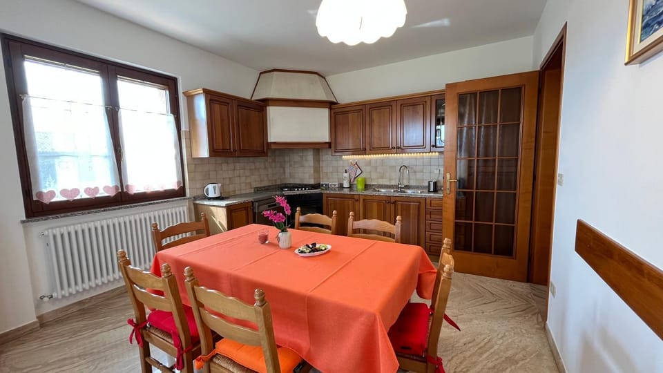 Kitchen or kitchenette, Dining area, internet, pet friendly, stove