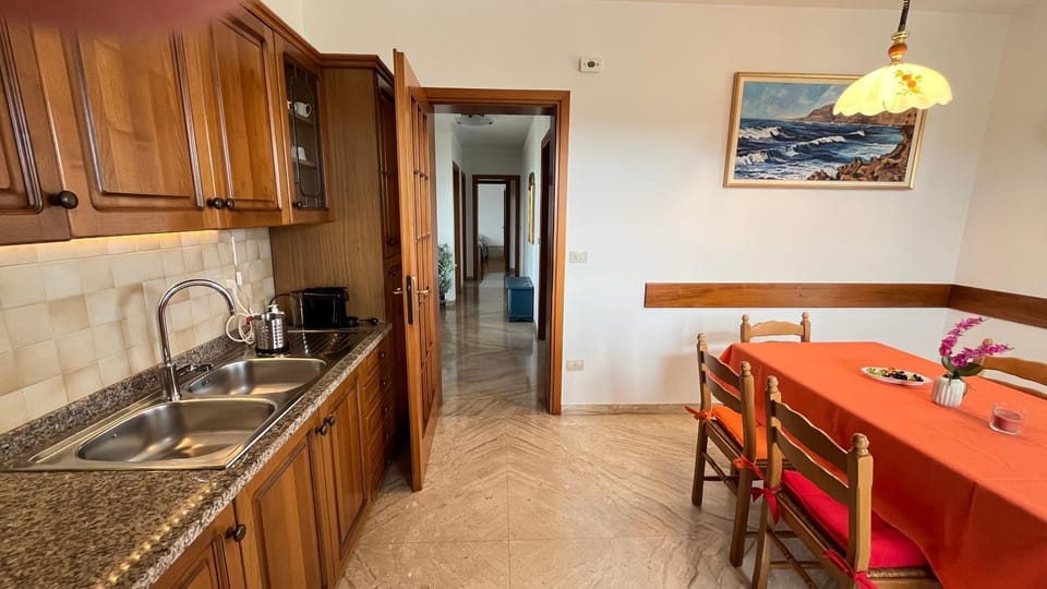 Kitchen or kitchenette, dishwasher, pet friendly, stove