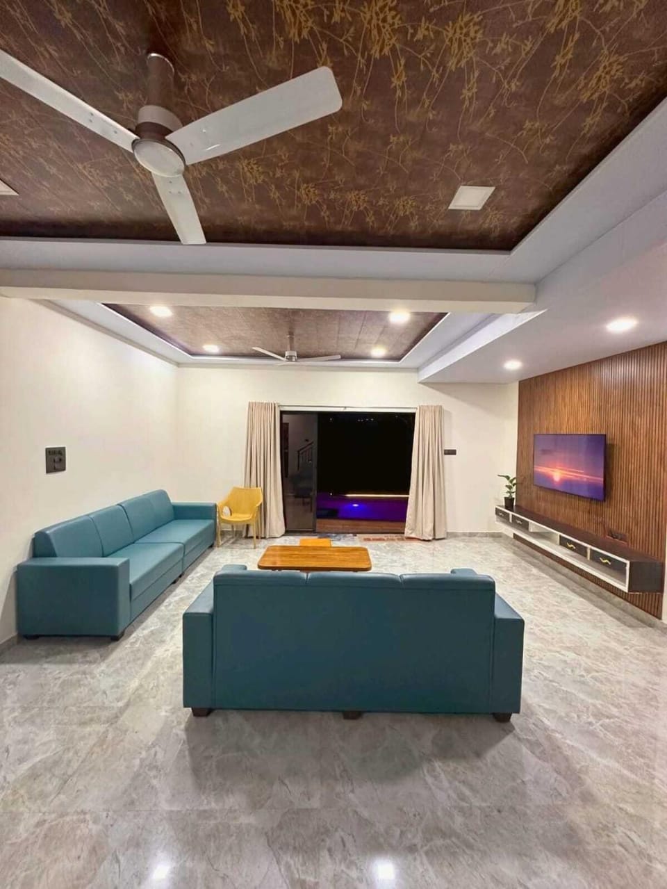 TV and multimedia, Living room, Seating area, Evening entertainment